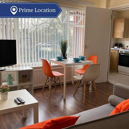 Conveniently Situated 1Bed Apt In Stretford Manchester Exterior photo