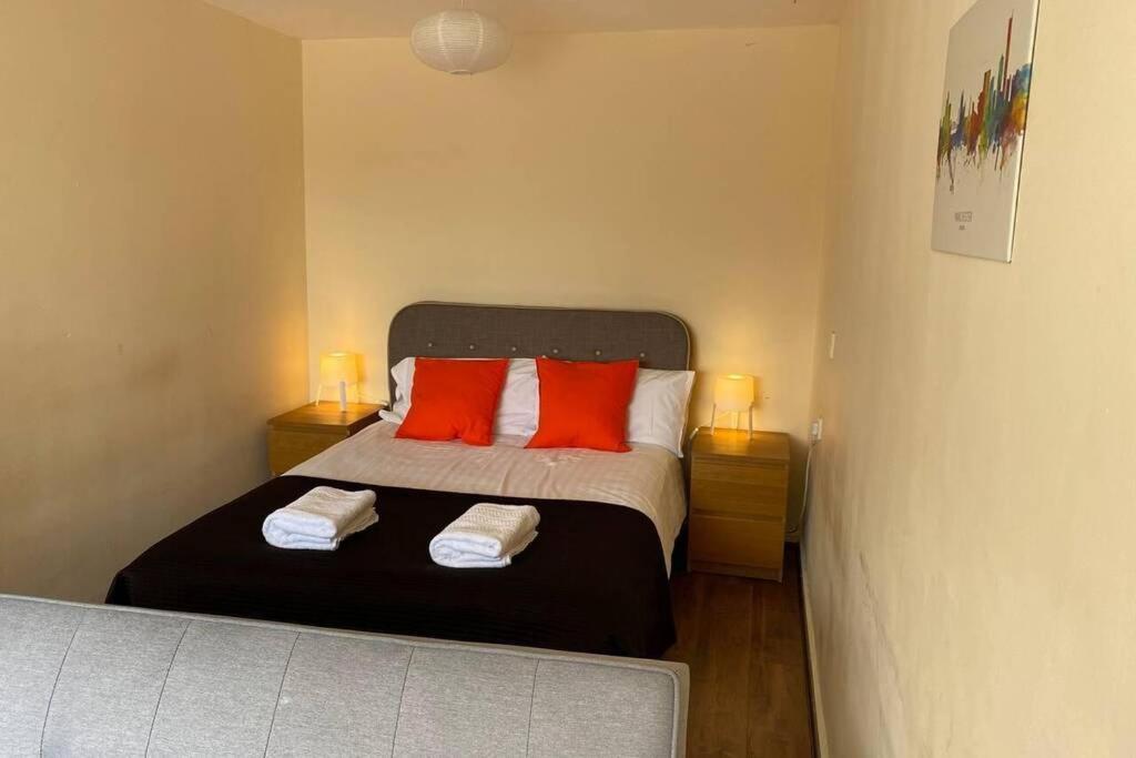 Conveniently Situated 1Bed Apt In Stretford Manchester Exterior photo