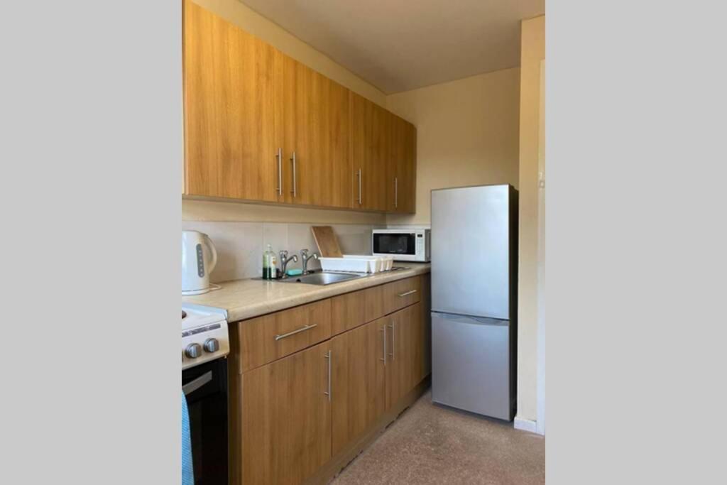 Conveniently Situated 1Bed Apt In Stretford Manchester Exterior photo